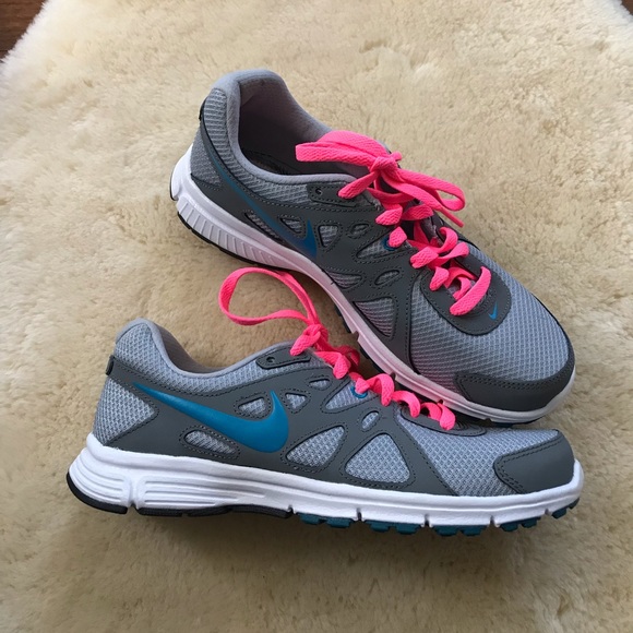 Nike 8.5 fits wide gym shoe - Picture 1 of 3